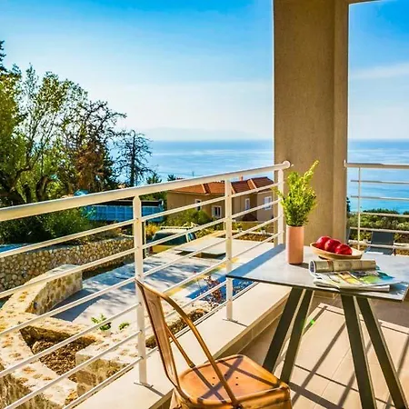Lourdata Sleeps 5 Pool Air Con Wifi Вилла